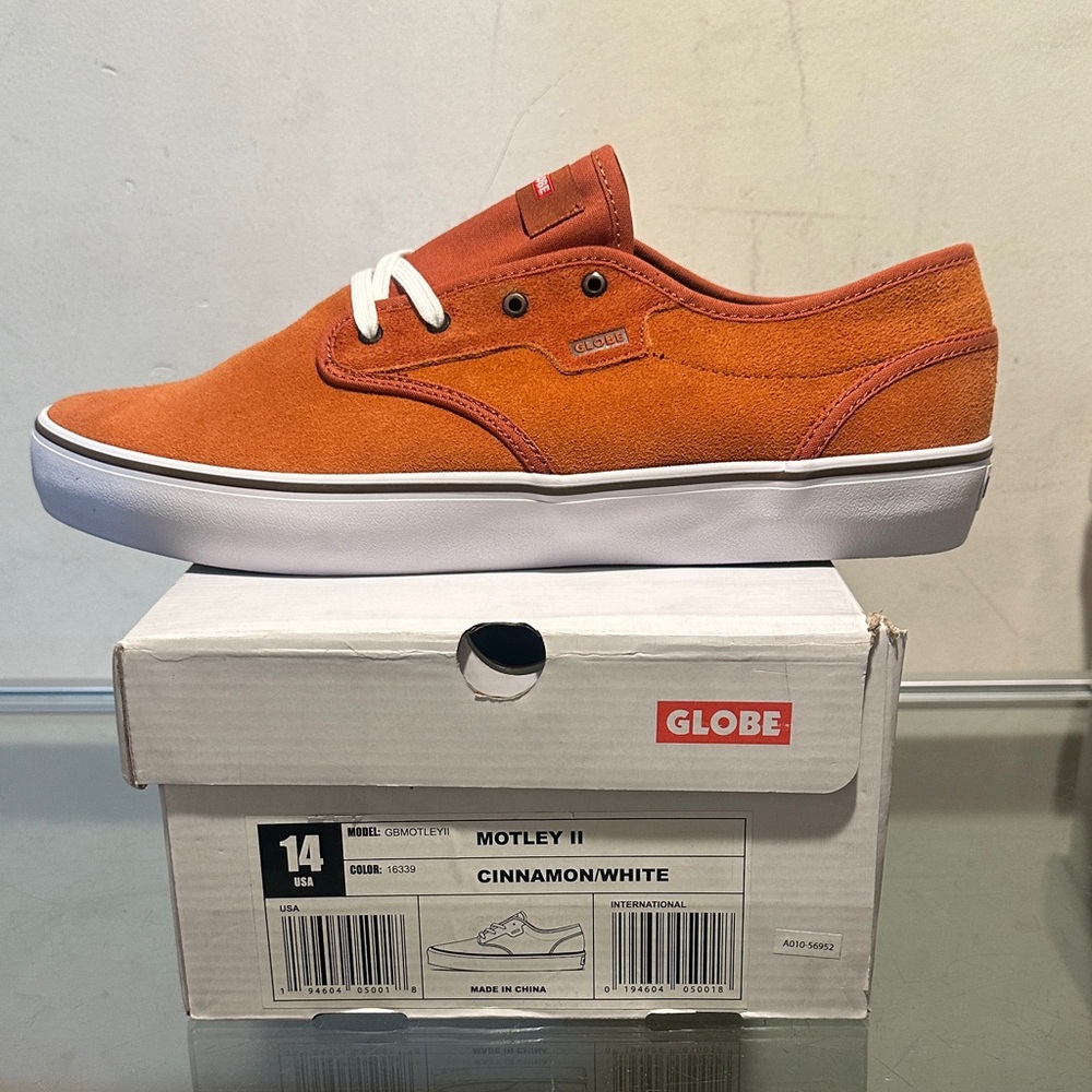 Globe Motley II Men's Sneakers - Cinnamon and White